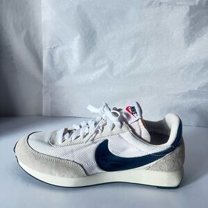 Nike Men's White and Navy Sneakers